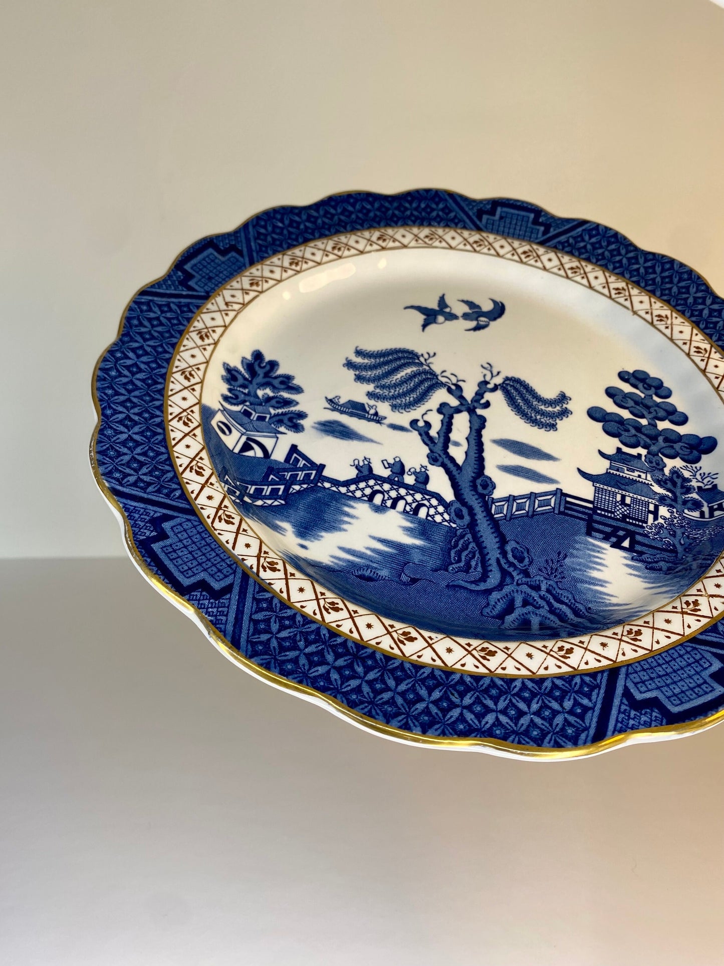 Booths Real Old Willow Gilded Plate, Scalloped Edge, A8025, Made in England - The Estate