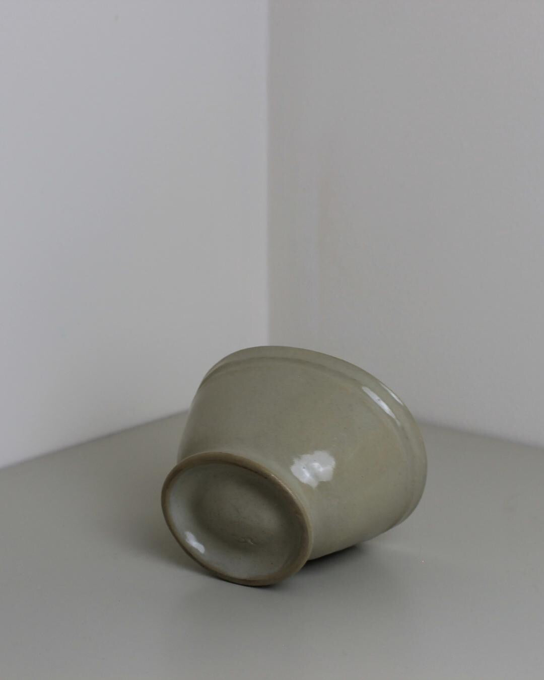 Vintage Ceramic Jelly Mould – Footed Stoneware with Embossed Interior (British, 1930s–50s) - The Estate