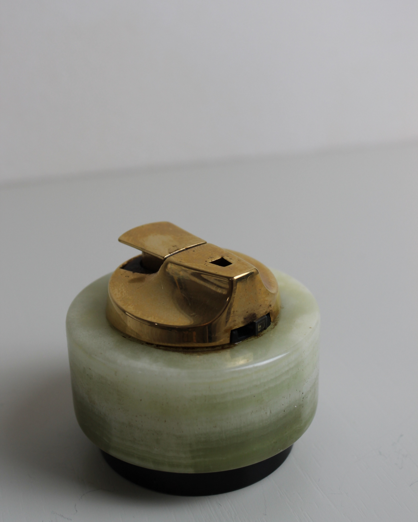 Vintage Onyx Tabletop Lighter - The Estate