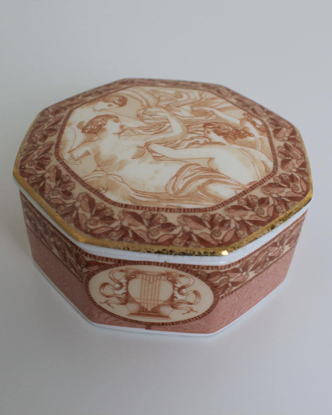 Wedgwood "Venus" Octagonal Lidded Trinket Box – Neoclassical Bone China - The Estate