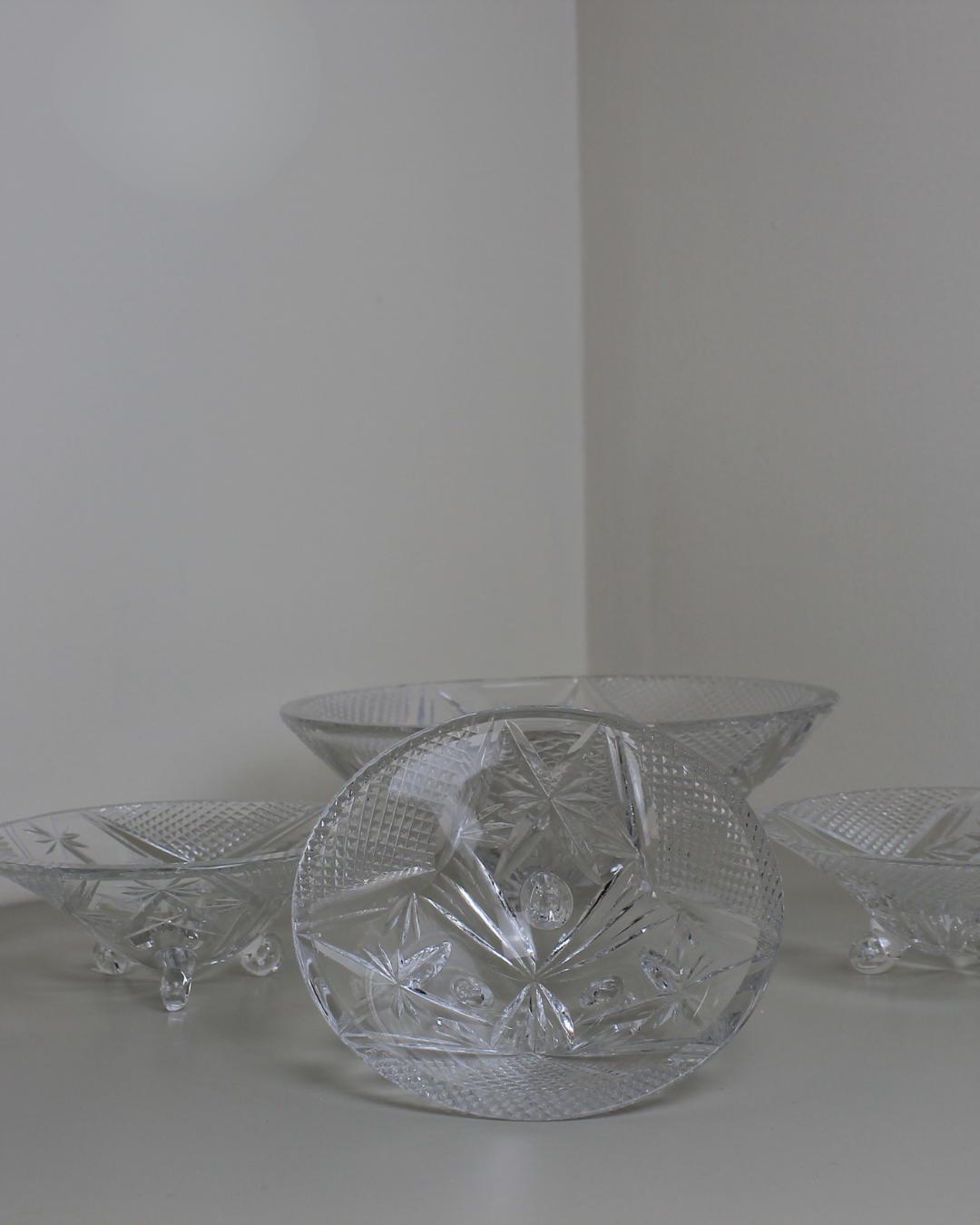 Pressed Glass Bowl Set with Starburst Cut – 1 Large + 3 Small Bowls, Midcentury Style - The Estate