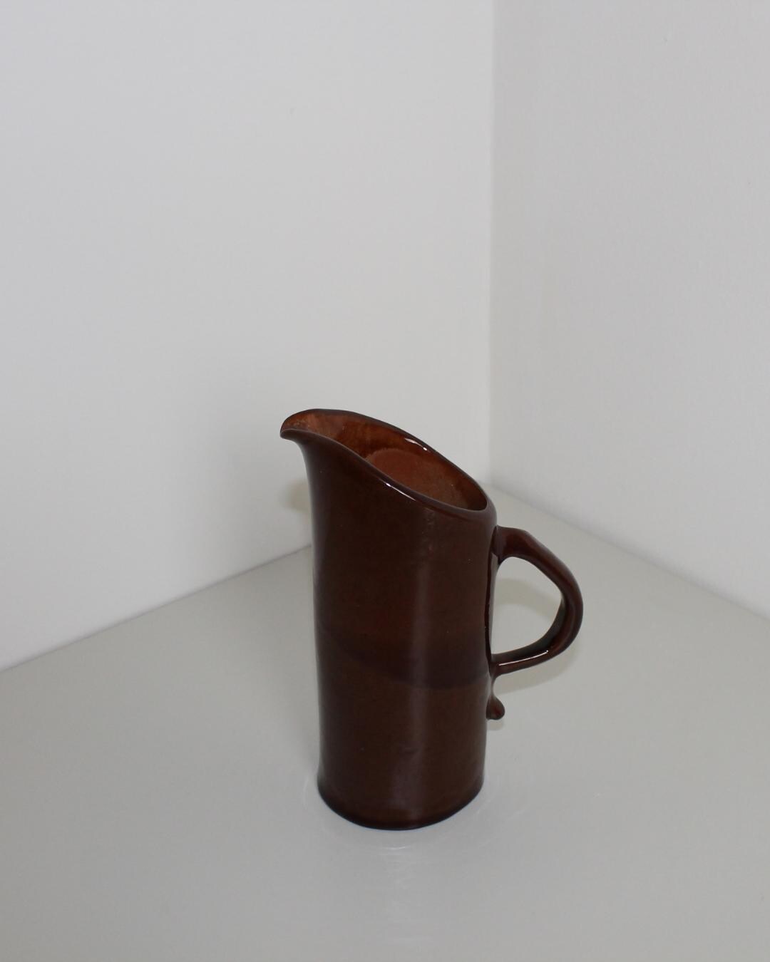 Mid-Century Brown Glazed Stoneware Jug – Tall Cylindrical Water / Flower Pitcher, British 1960s-70s, - The Estate