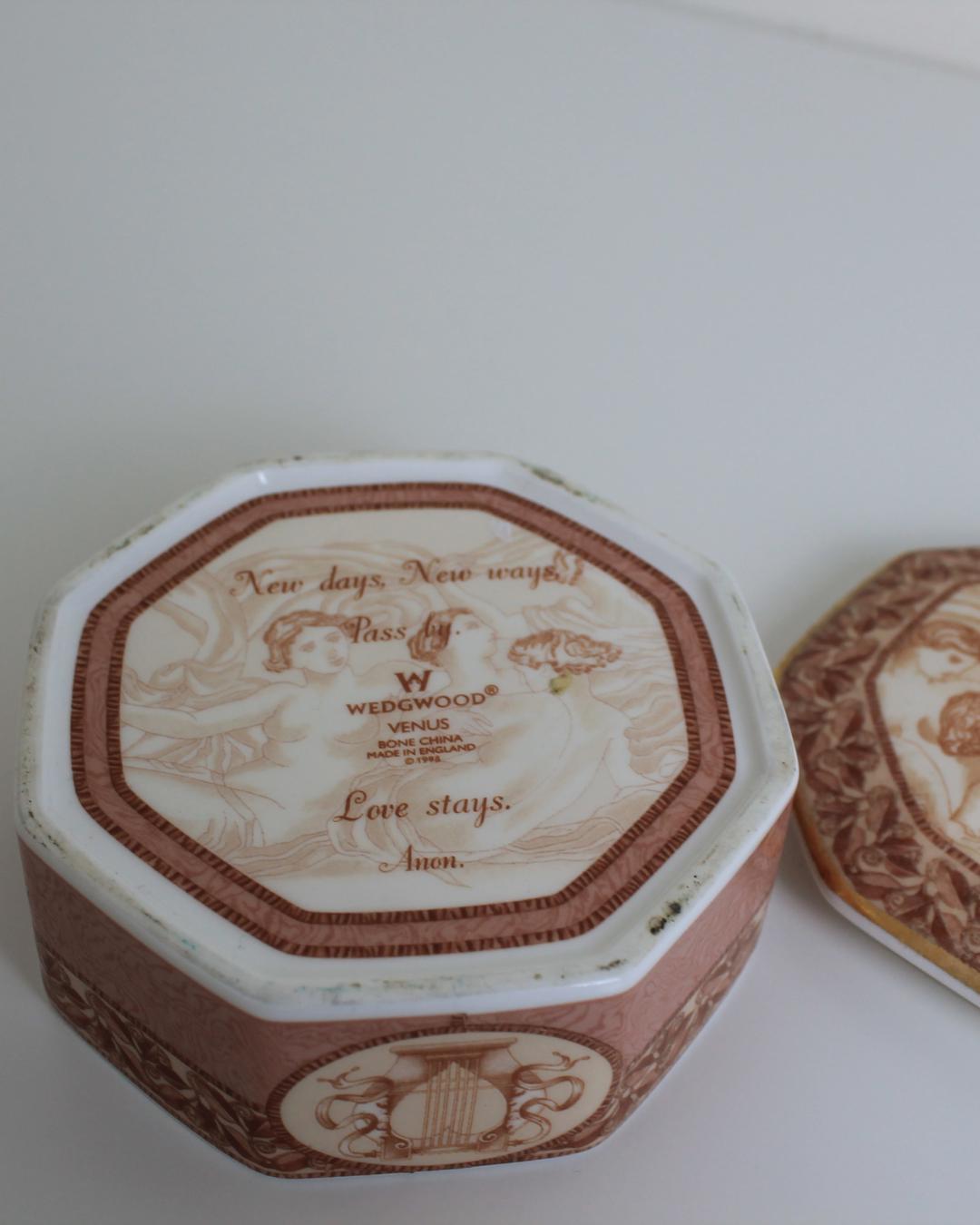 Wedgwood &quot;Venus&quot; Octagonal Lidded Trinket Box – Neoclassical Bone China - The Estate