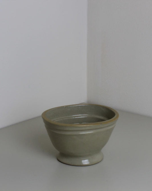 Vintage Ceramic Jelly Mould – Footed Stoneware with Embossed Interior (British, 1930s–50s) - The Estate