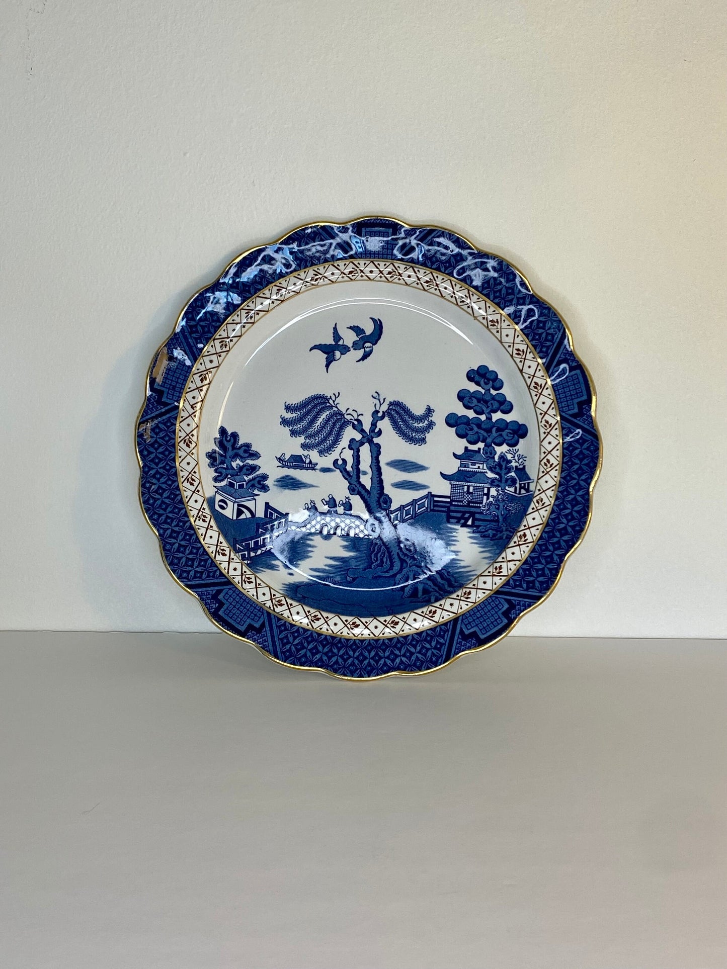 Booths Real Old Willow Gilded Plate, Scalloped Edge, A8025, Made in England - The Estate