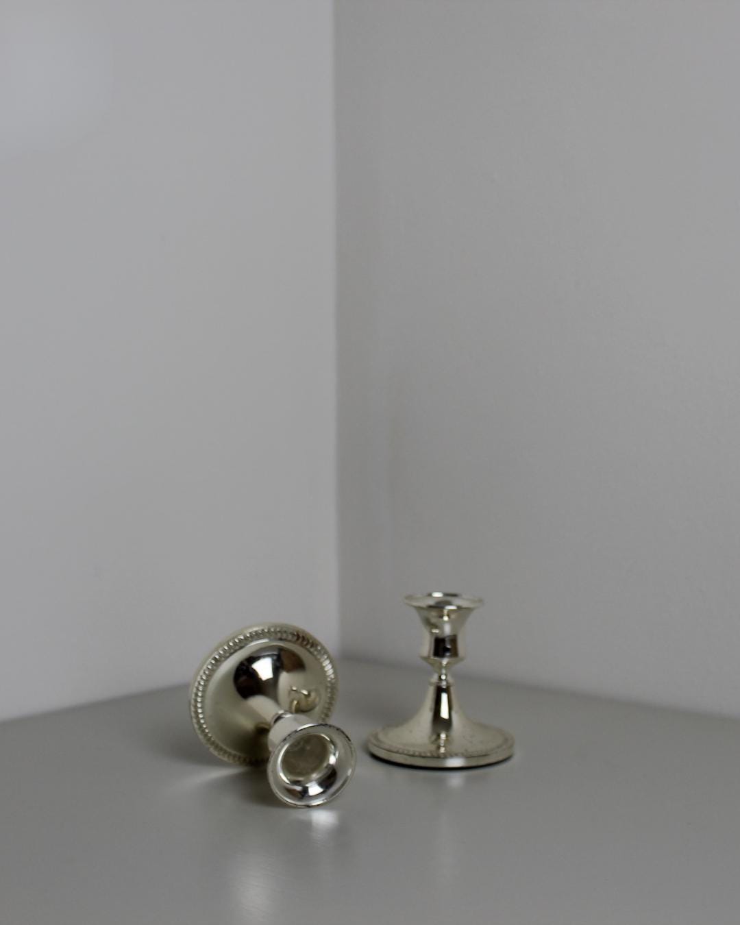 Silver-Plated Mini Beaded Candlesticks – Pair, 1970s Neo-Georgian, 8 cm - The Estate