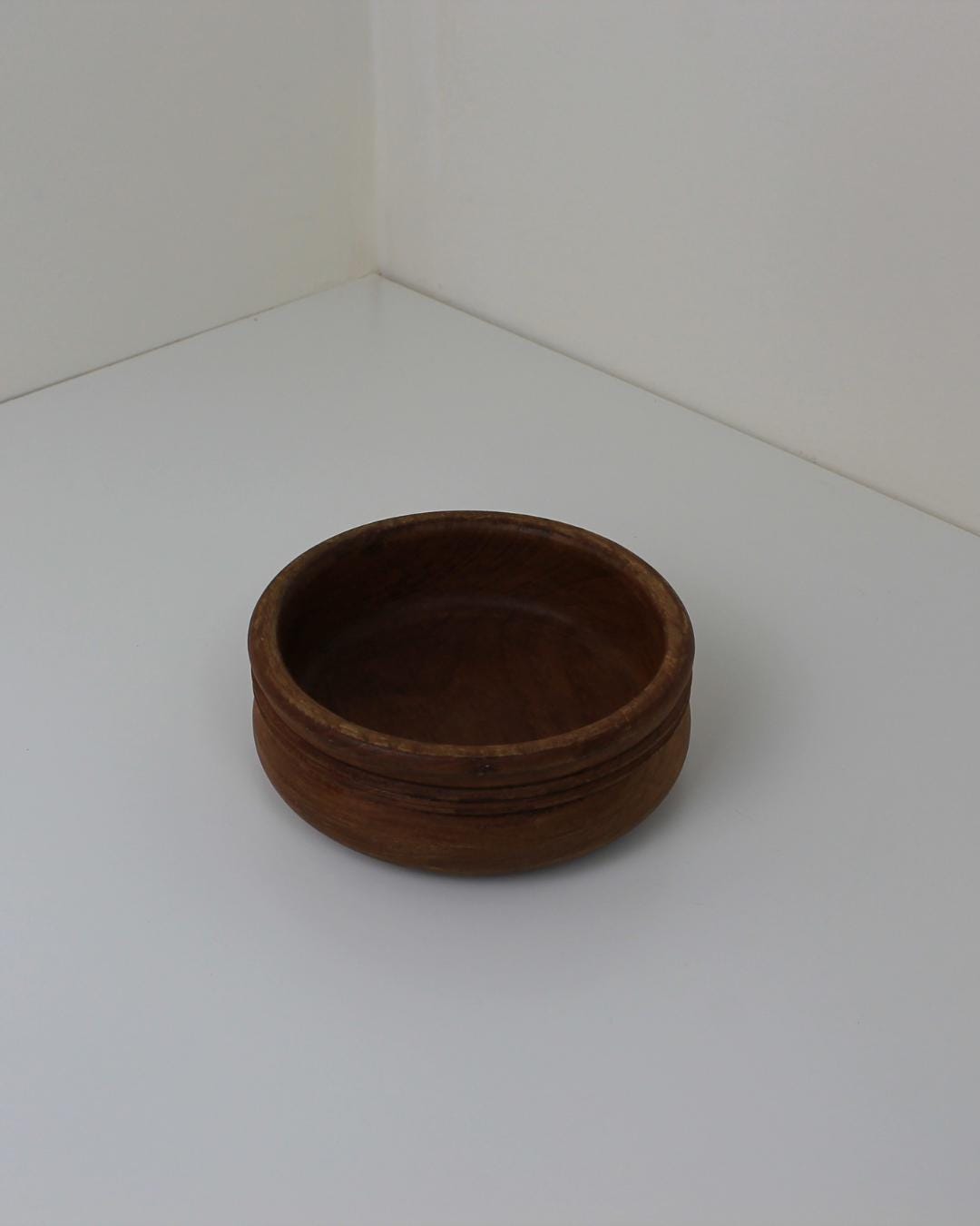 Rustic Wooden Bowl – Mid-Century Hand-Turned, 15cm - The Estate