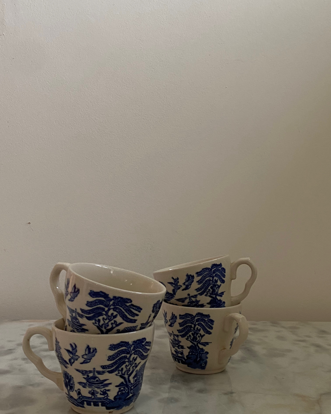 Set of Four Vintage Blue Willow Pattern Teacups - The Estate