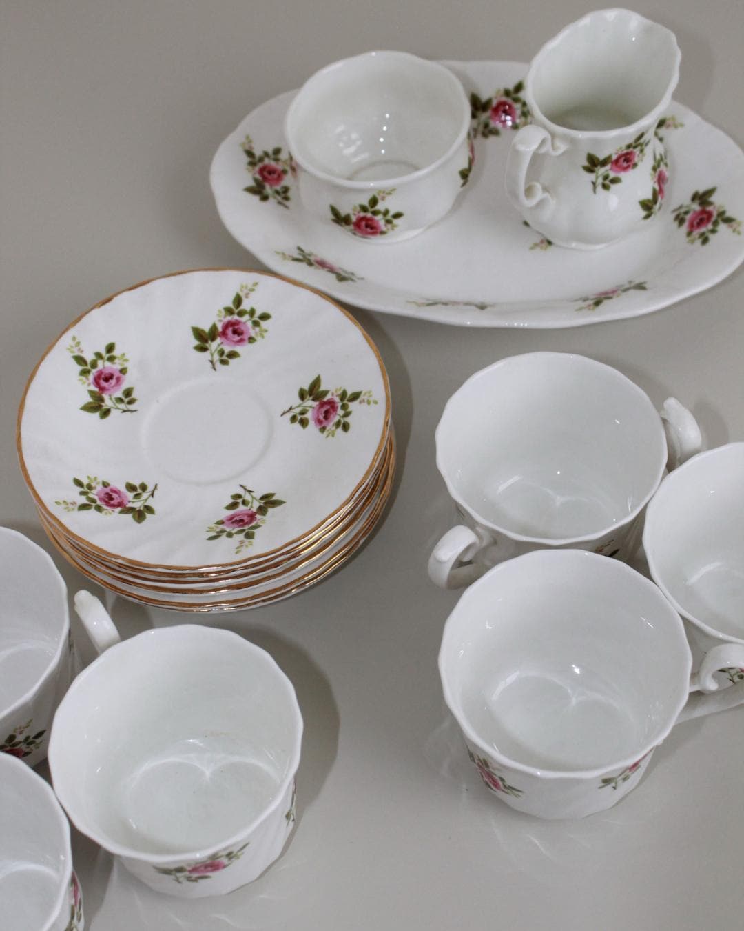 Staffordshire “Delfont” Fine Bone China Tea Set – 15-Piece Vintage Rose Trio Service, England - The Estate