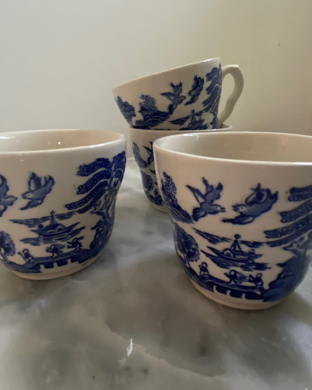 Set of Four Vintage Blue Willow Pattern Teacups - The Estate