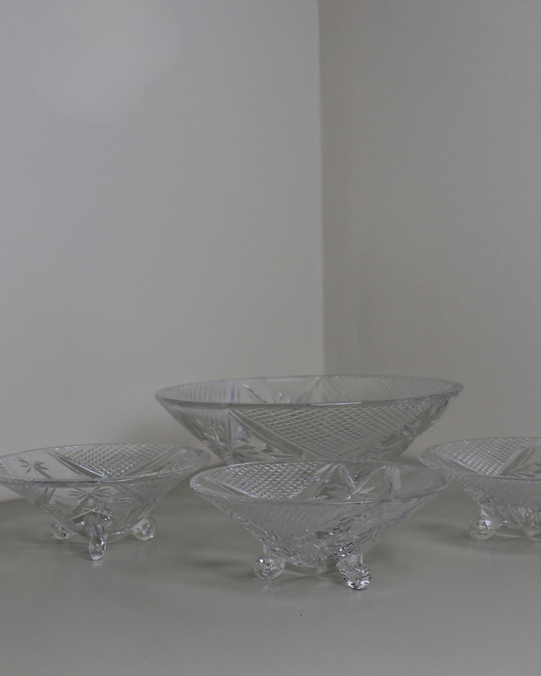 Pressed Glass Bowl Set with Starburst Cut – 1 Large + 3 Small Bowls, Midcentury Style - The Estate