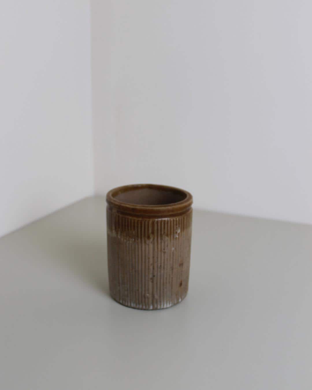 Studio Pottery Textured Clay Vessel – Brown Glazed Cup or Brush Pot, 10cm - The Estate