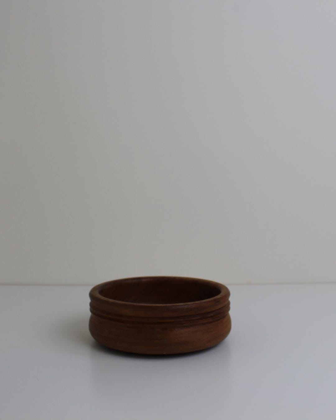 Rustic Wooden Bowl – Mid-Century Hand-Turned, 15cm - The Estate