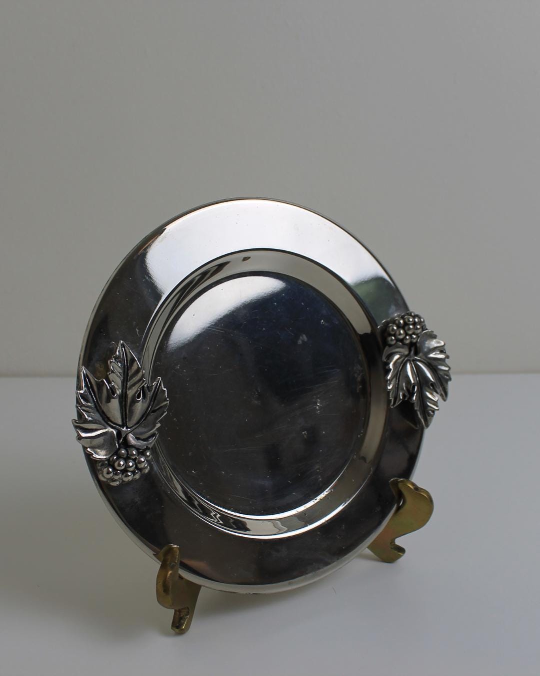 EPNS Silver-Plate Grape-Vine Bonbon / Wine Coaster, Rococo Revival, 1950s England — 16 cm - The Estate