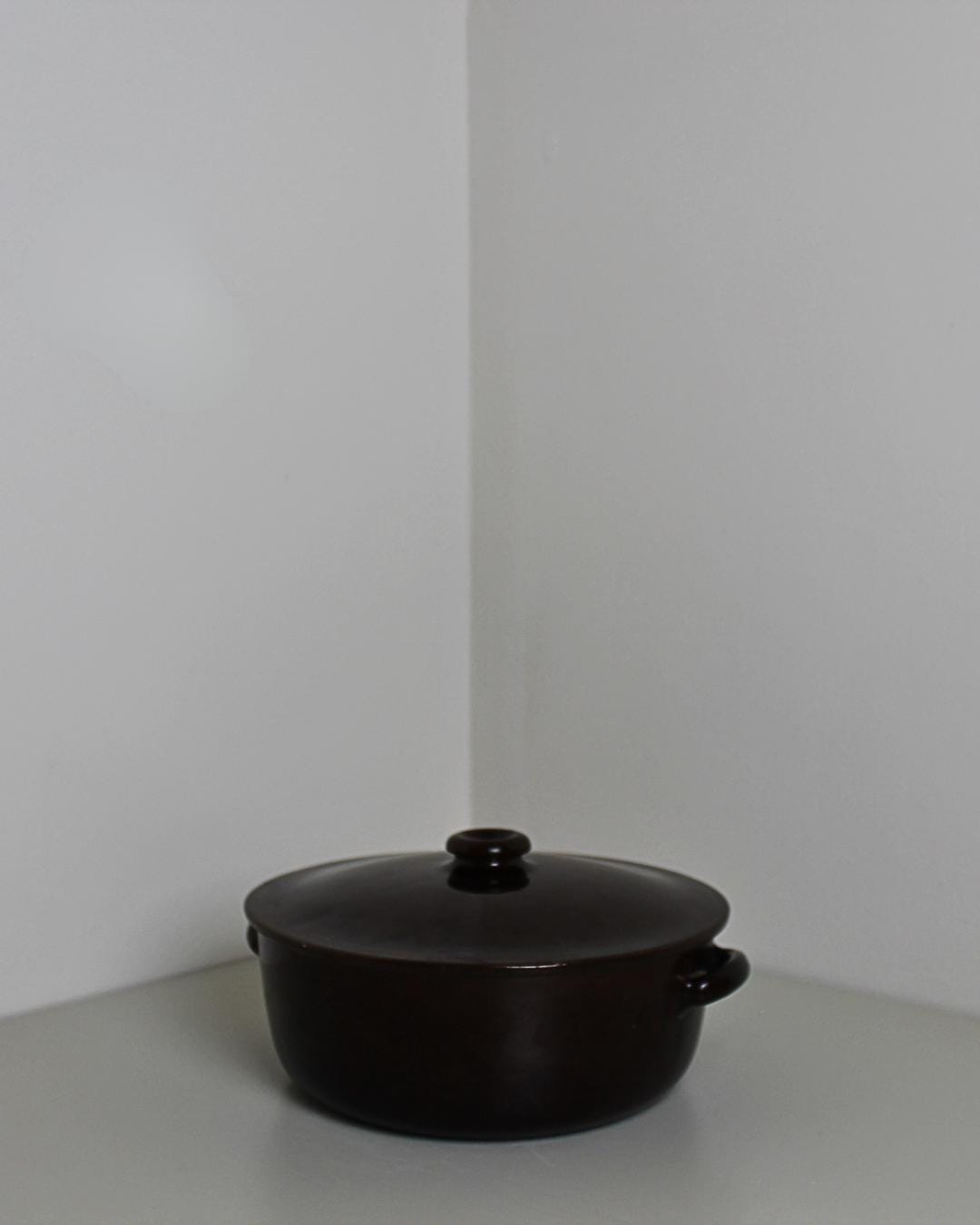 Vintage Brown Stoneware Casserole Dish – Low 25 cm Lidded Dutch Oven, 1970s Terracotta Interior Oven - The Estate