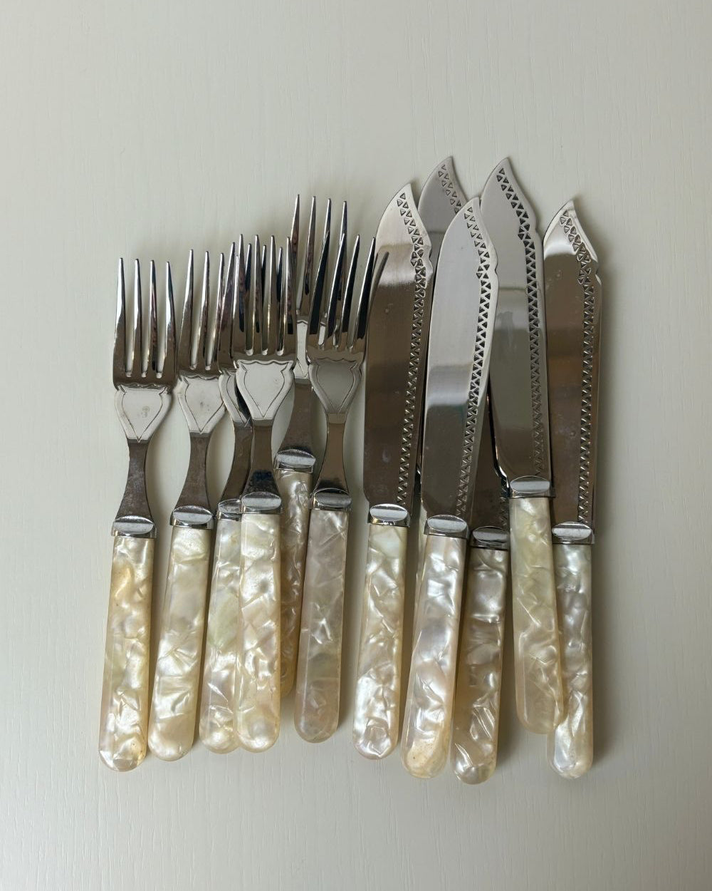 Vintage Mother of Pearl Cutlery Set – Set of 8 Knives and Forks - The Estate