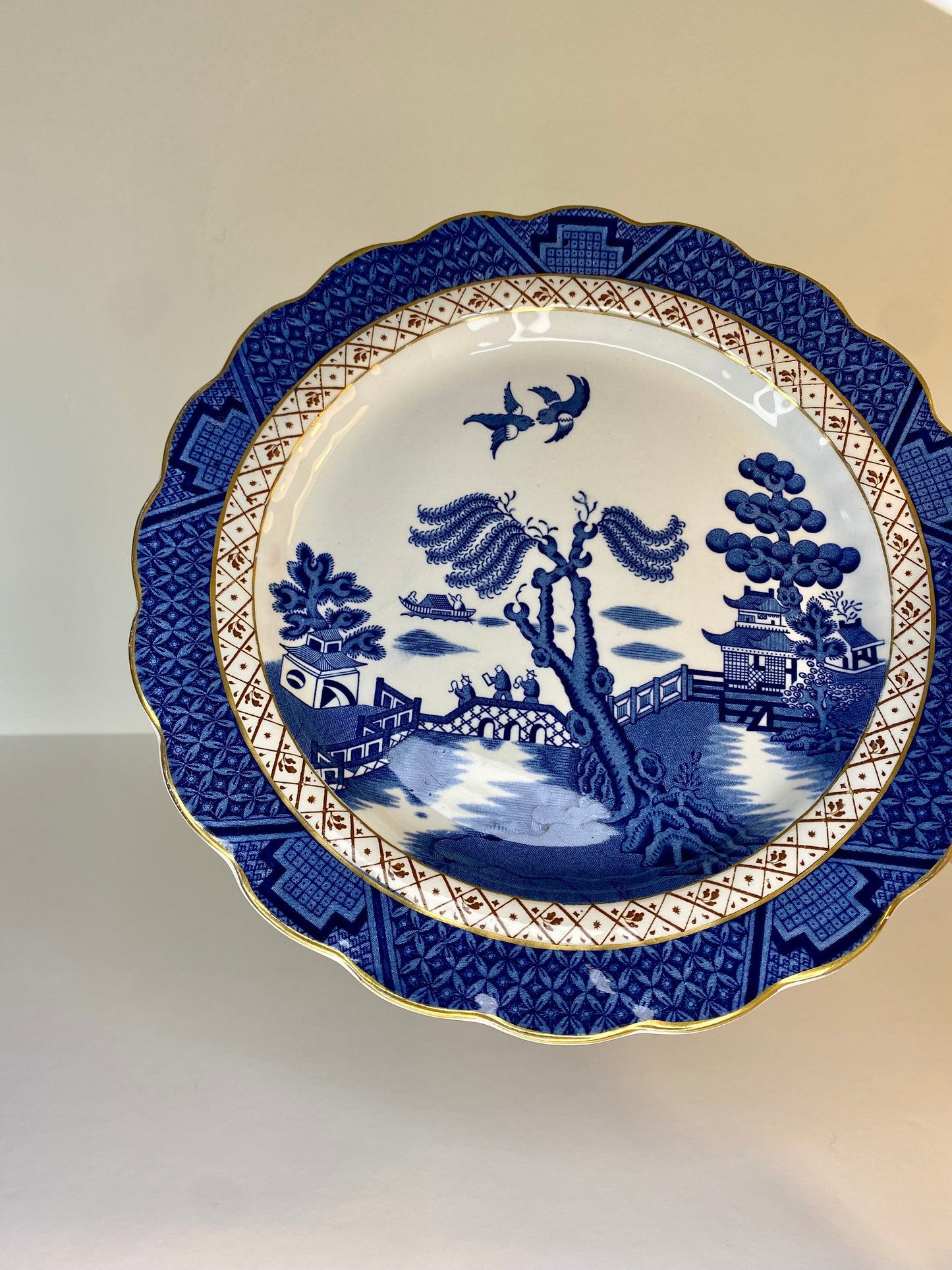 Booths Real Old Willow Gilded Plate, Scalloped Edge, A8025, Made in England - The Estate
