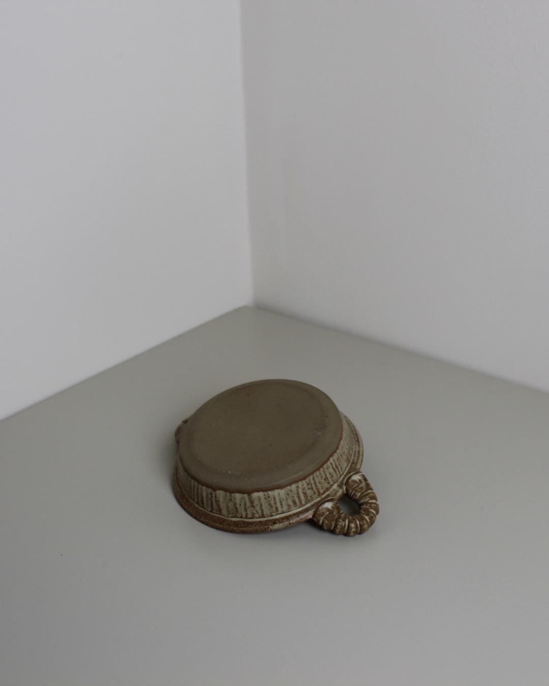 Rustic Stoneware Tapas Dish with Scroll Handles – British Studio Pottery, 1970s Earth-Tone Glaze - The Estate