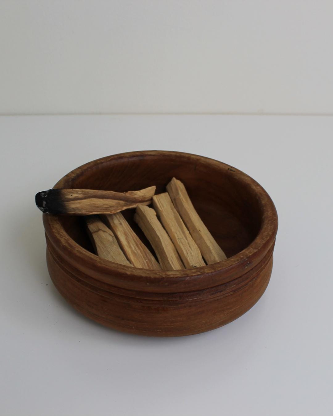 Rustic Wooden Bowl – Mid-Century Hand-Turned, 15cm - The Estate