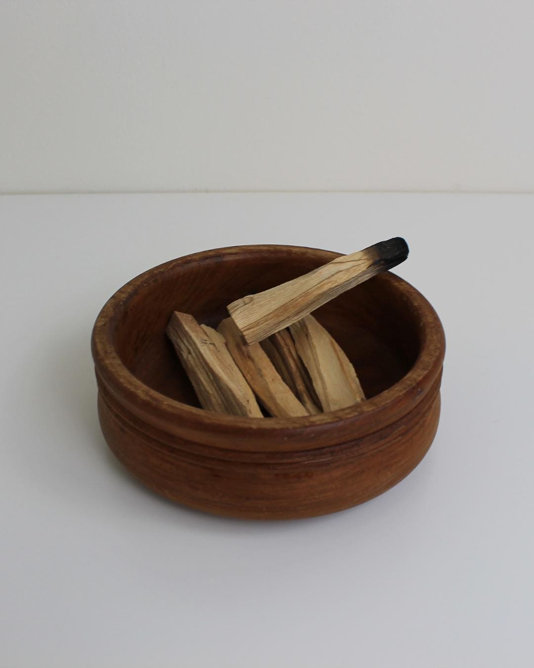 Rustic Wooden Bowl – Mid-Century Hand-Turned, 15cm - The Estate
