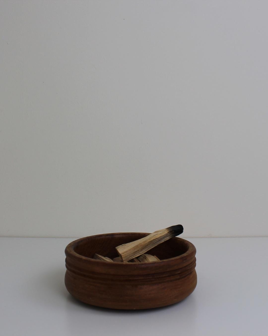Rustic Wooden Bowl – Mid-Century Hand-Turned, 15cm - The Estate