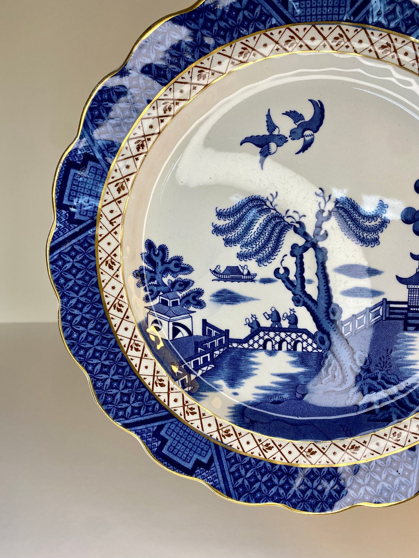 Booths Real Old Willow Gilded Plate, Scalloped Edge, A8025, Made in England - The Estate