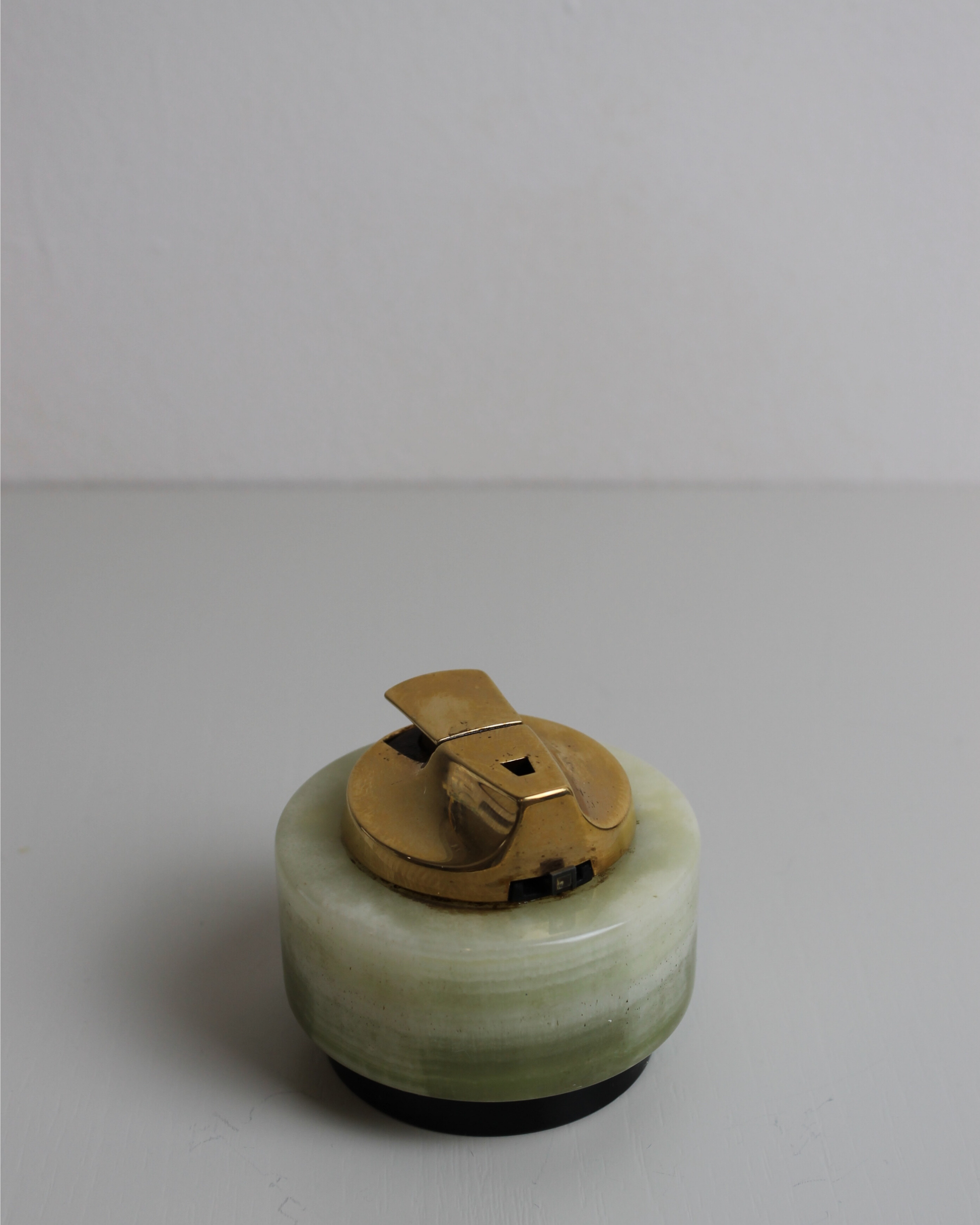 Vintage Onyx Tabletop Lighter - The Estate