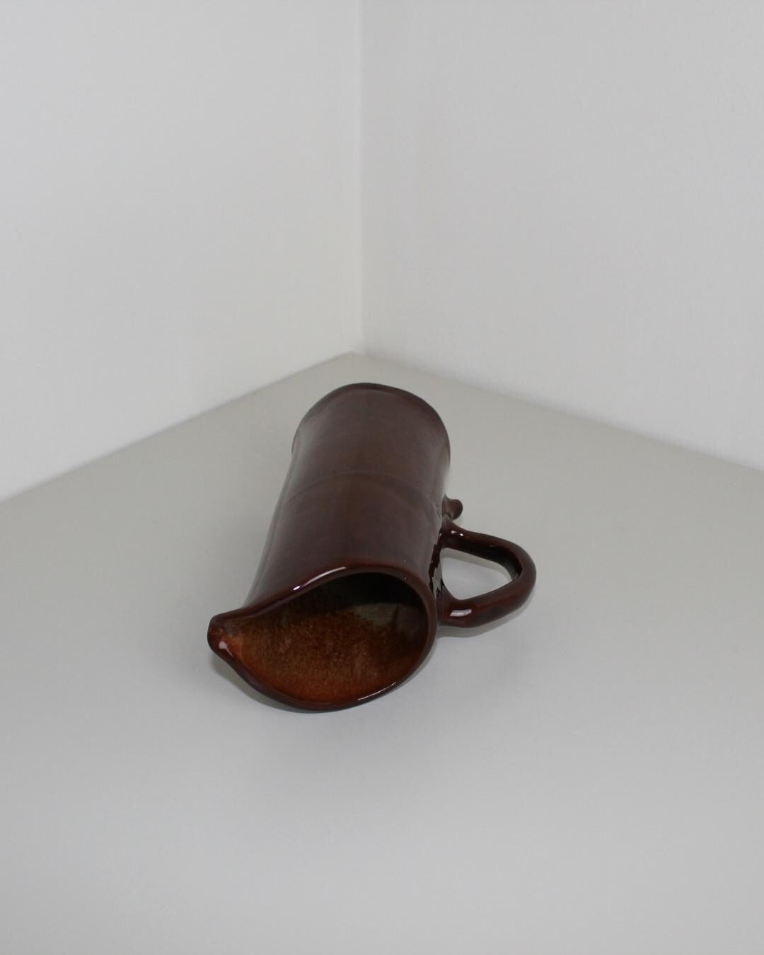 Mid-Century Brown Glazed Stoneware Jug – Tall Cylindrical Water / Flower Pitcher, British 1960s-70s, - The Estate