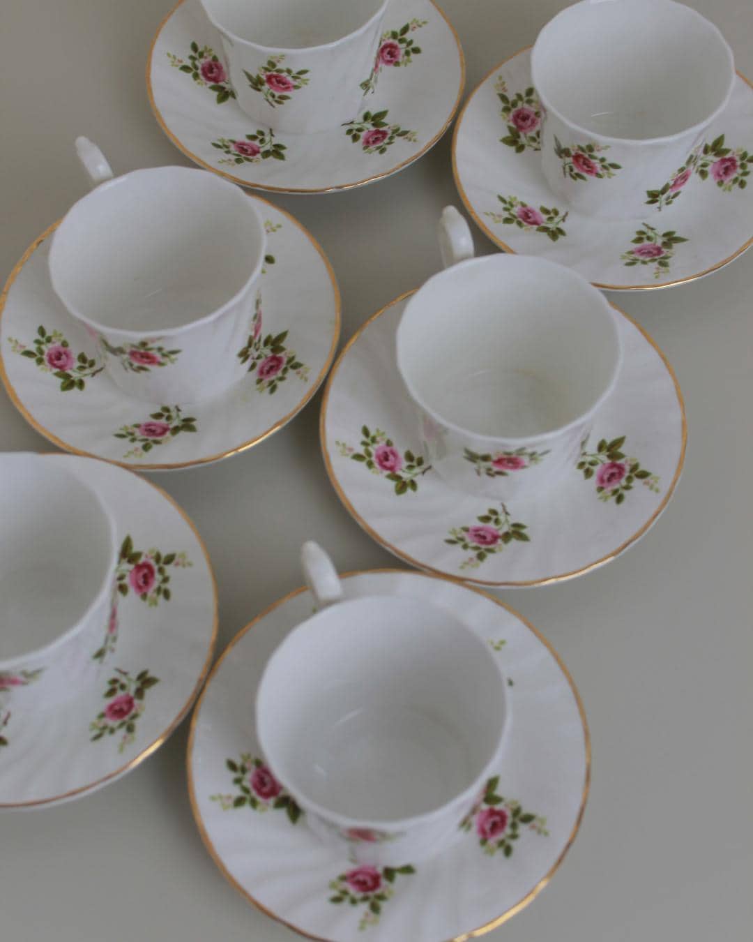 Staffordshire “Delfont” Fine Bone China Tea Set – 15-Piece Vintage Rose Trio Service, England - The Estate