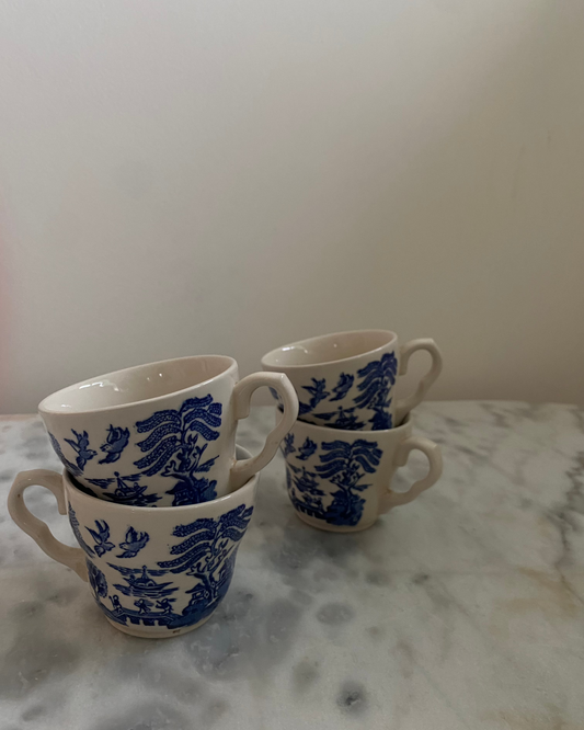 Set of Four Vintage Blue Willow Pattern Teacups - The Estate