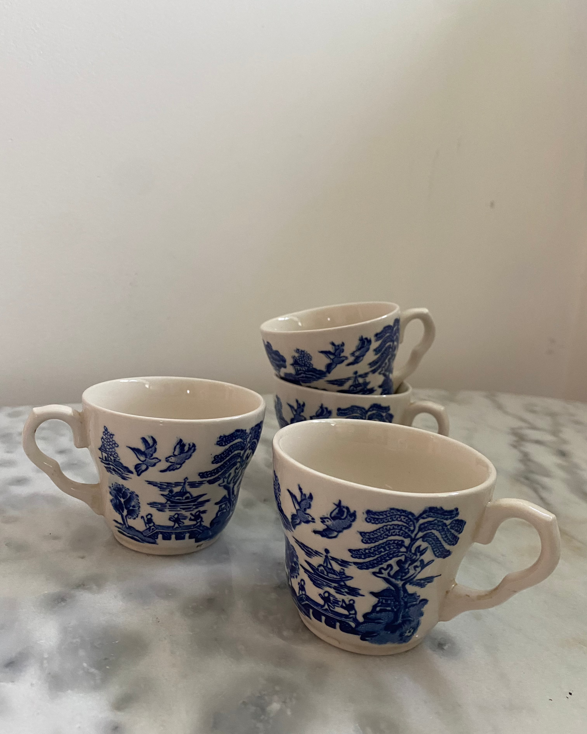 Set of Four Vintage Blue Willow Pattern Teacups - The Estate