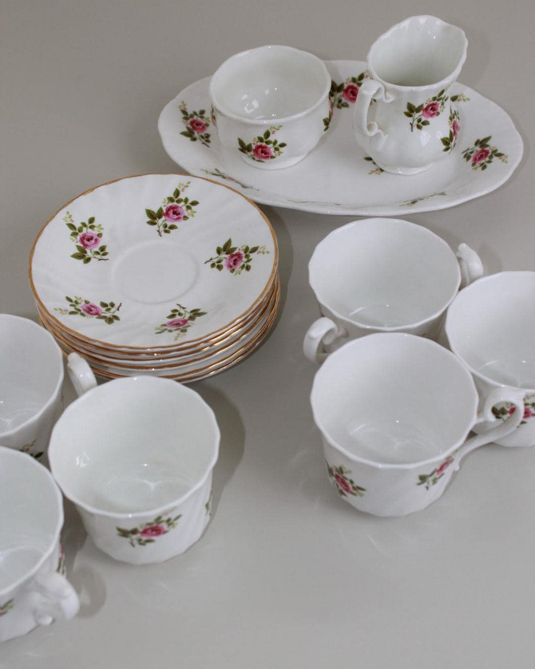 Staffordshire “Delfont” Fine Bone China Tea Set – 15-Piece Vintage Rose Trio Service, England - The Estate