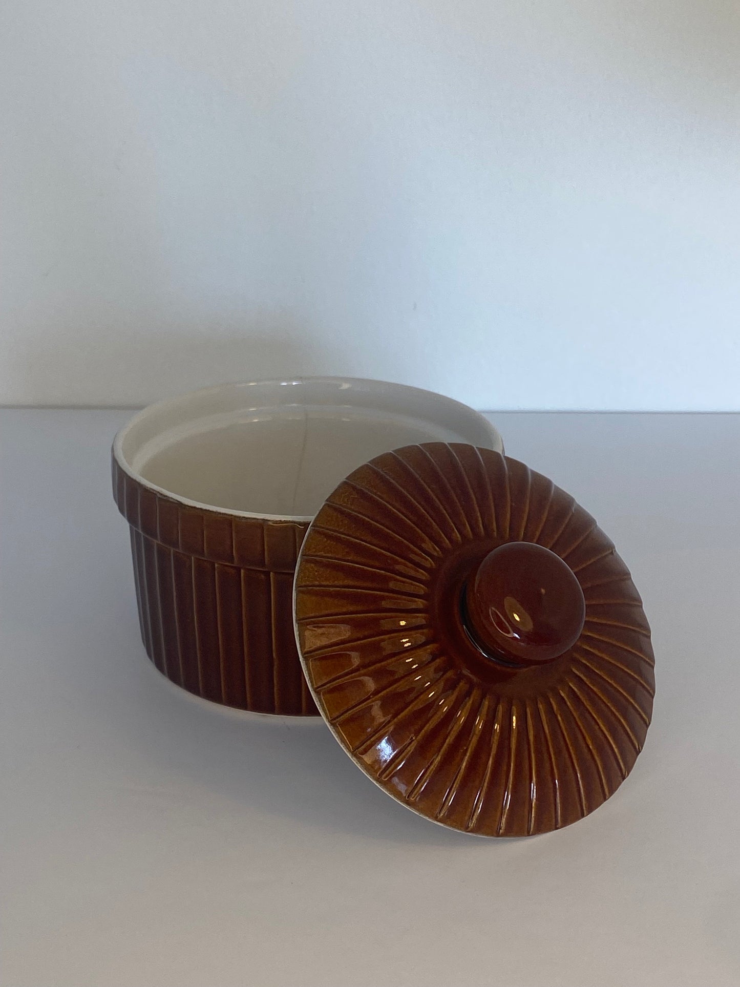 Mid-Century Tams Elite Lidded Brown Ribbed Pot, Oven-to-Table Stoneware, England - The Estate