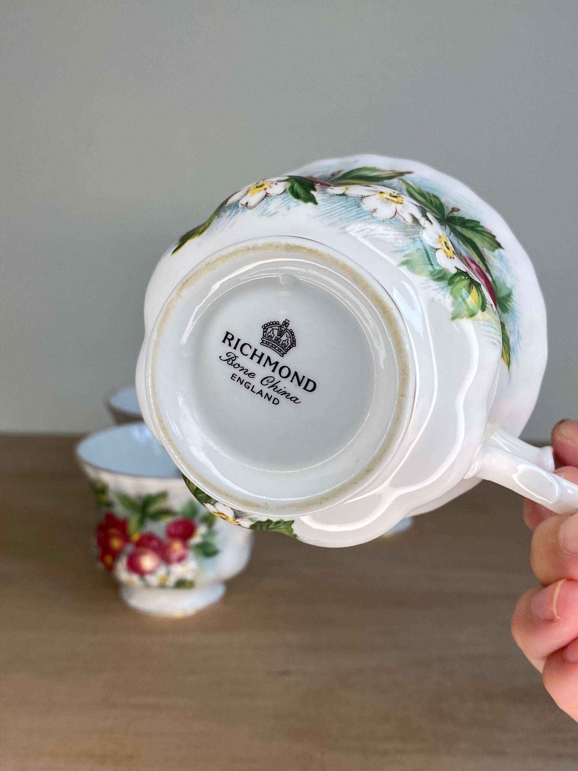 Vintage Richmond Bone China Tea Set – 4 Cups & Saucers – Cherry Blossom Pattern - The Estate