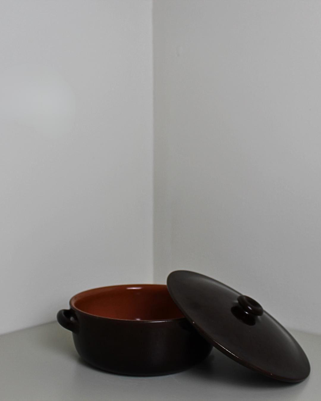 Vintage Brown Stoneware Casserole Dish – Low 25 cm Lidded Dutch Oven, 1970s Terracotta Interior Oven - The Estate