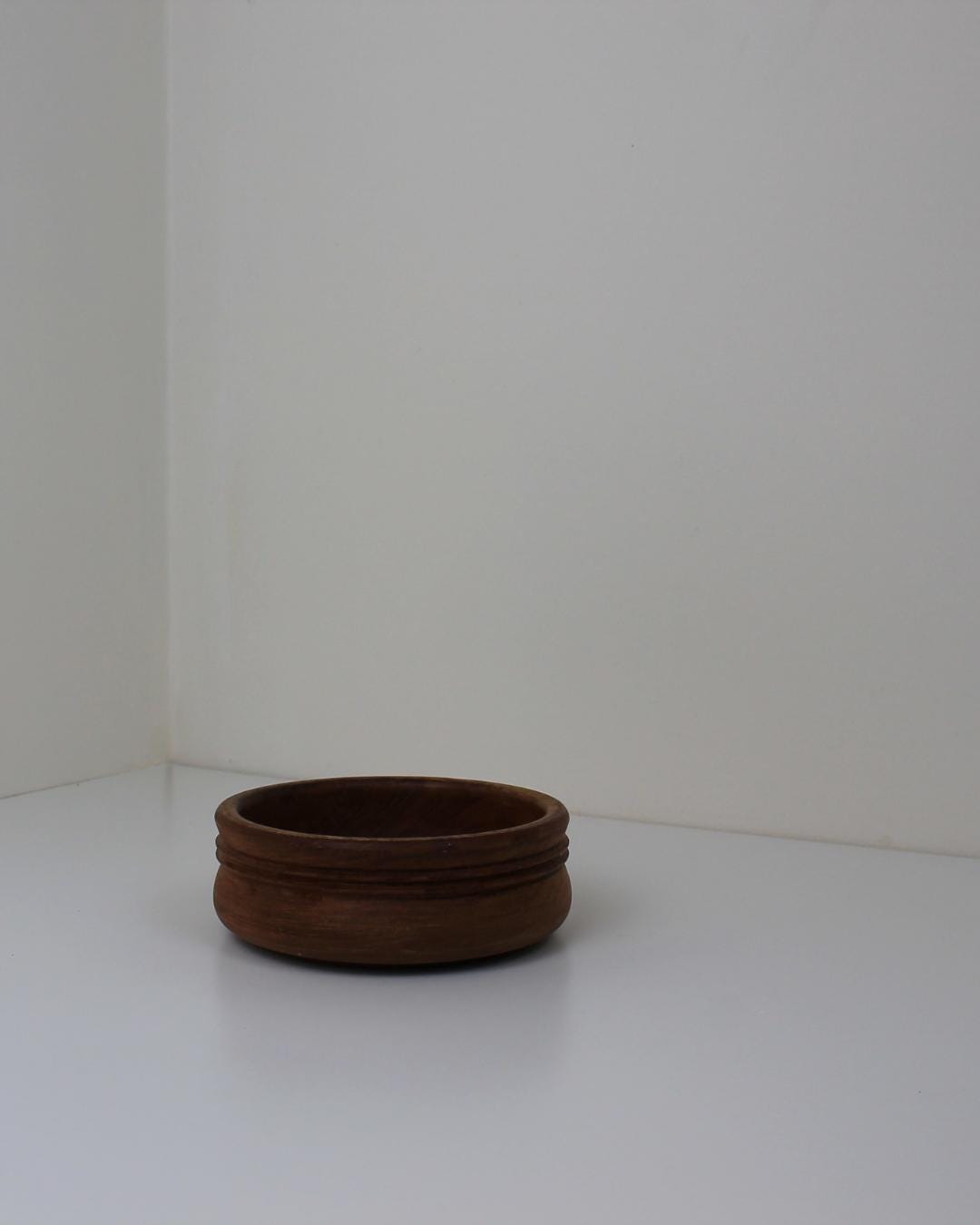 Rustic Wooden Bowl – Mid-Century Hand-Turned, 15cm - The Estate