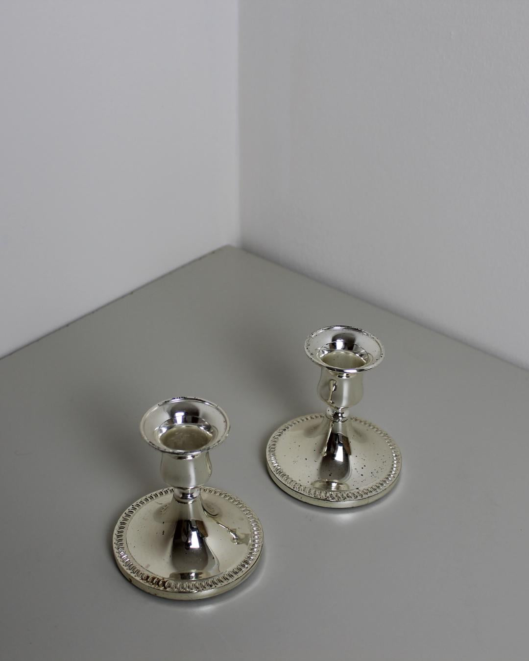 Silver-Plated Mini Beaded Candlesticks – Pair, 1970s Neo-Georgian, 8 cm - The Estate