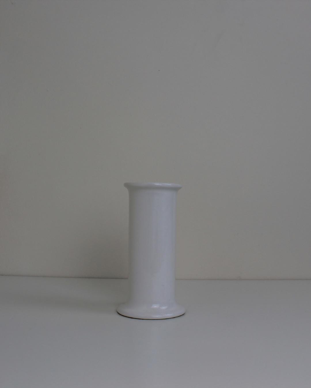 Minimalist White Ceramic Bud Vase – Cylindrical Modernist Style, 17cm - The Estate