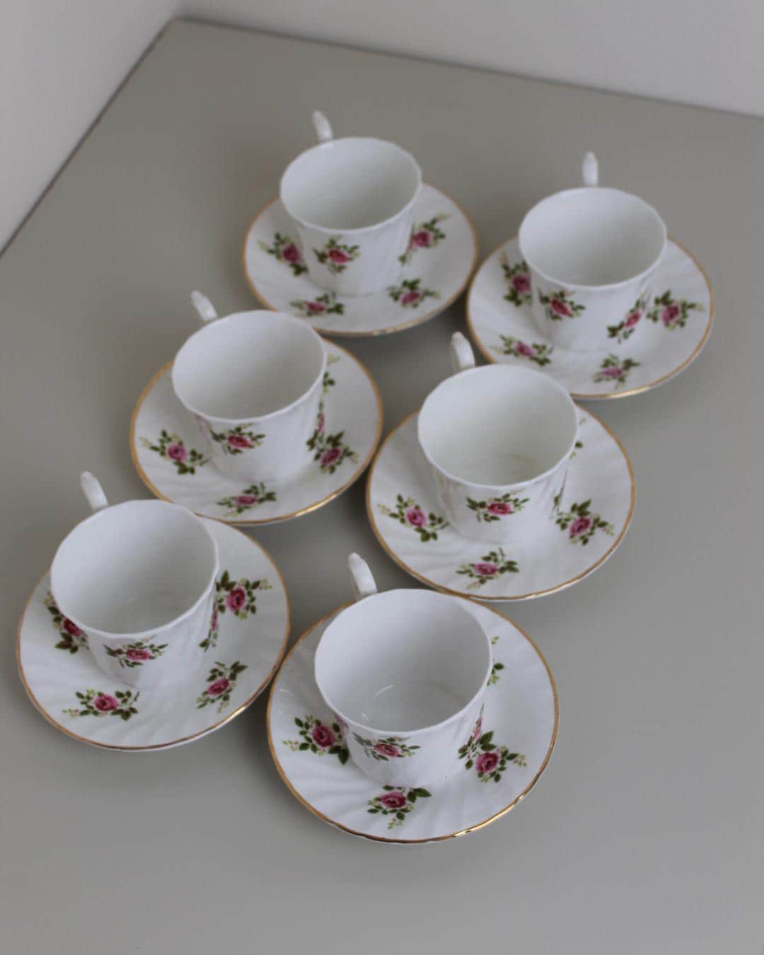 Staffordshire “Delfont” Fine Bone China Tea Set – 15-Piece Vintage Rose Trio Service, England - The Estate