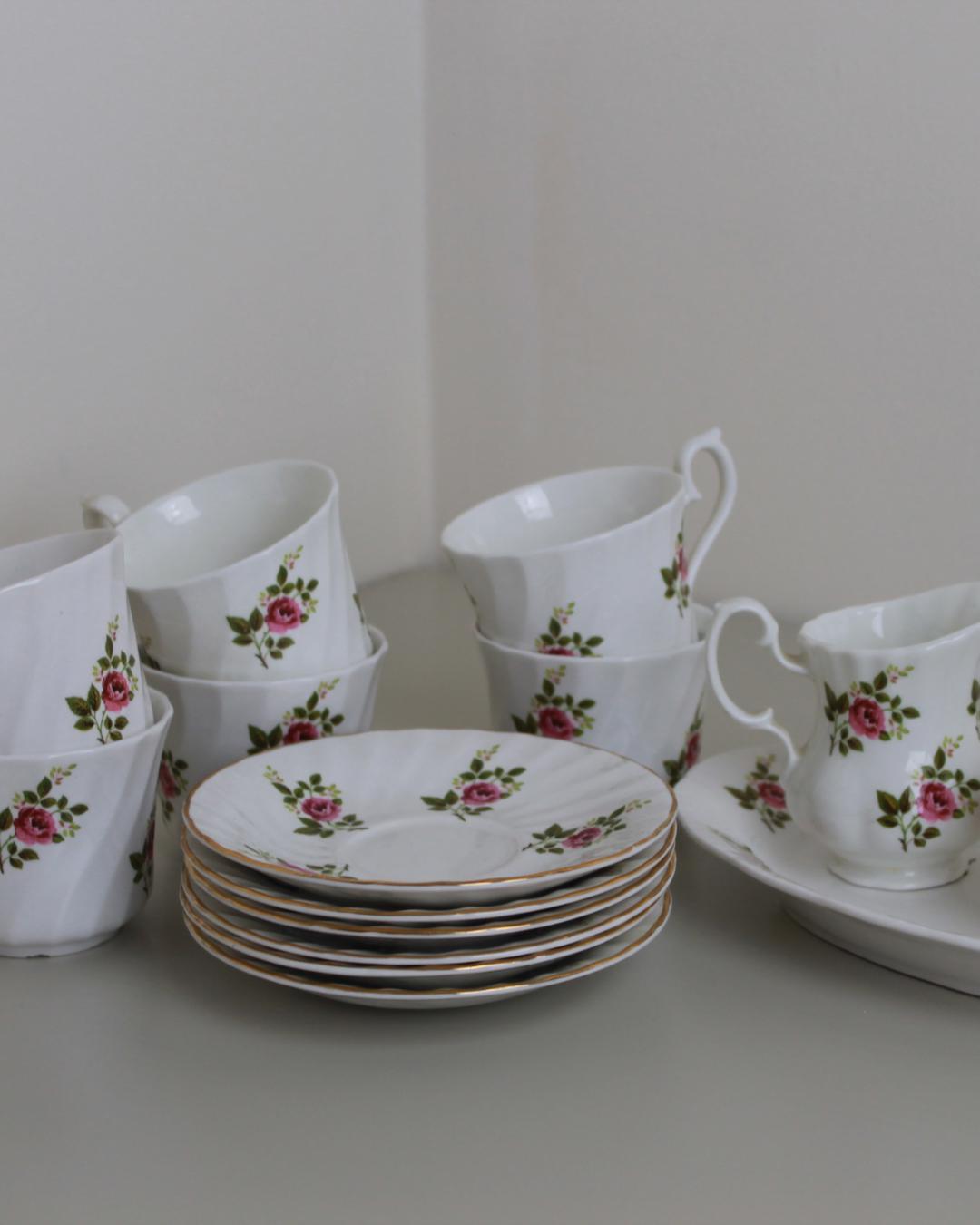 Staffordshire “Delfont” Fine Bone China Tea Set – 15-Piece Vintage Rose Trio Service, England - The Estate
