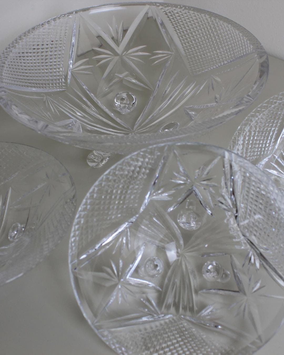 Pressed Glass Bowl Set with Starburst Cut – 1 Large + 3 Small Bowls, Midcentury Style - The Estate
