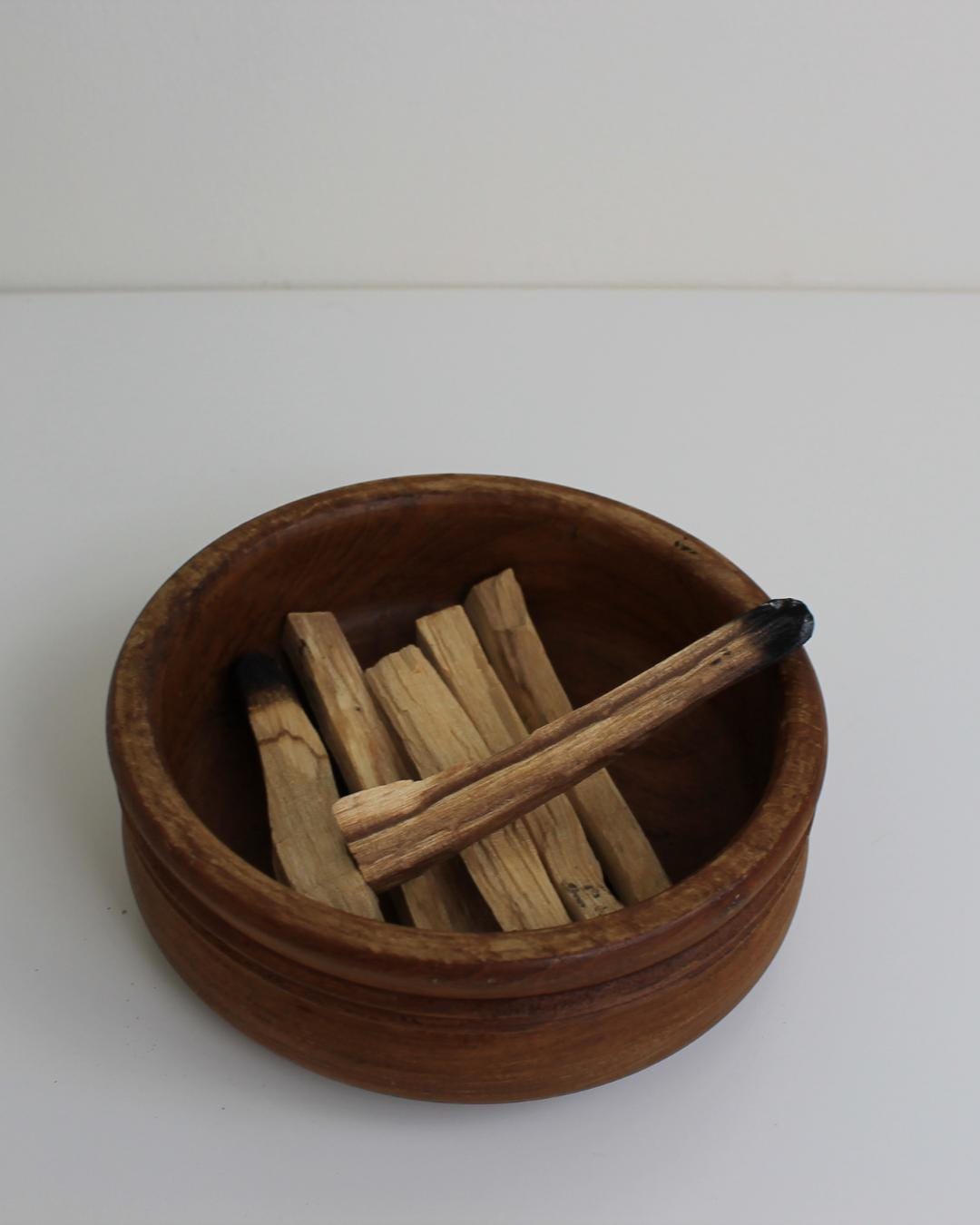 Rustic Wooden Bowl – Mid-Century Hand-Turned, 15cm - The Estate