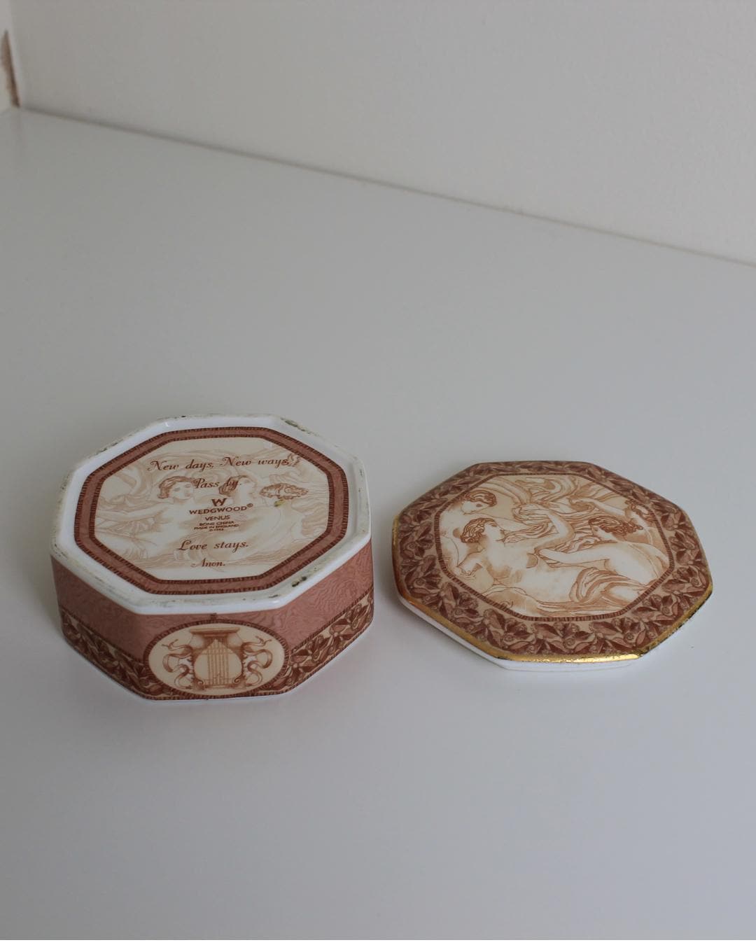 Wedgwood &quot;Venus&quot; Octagonal Lidded Trinket Box – Neoclassical Bone China - The Estate